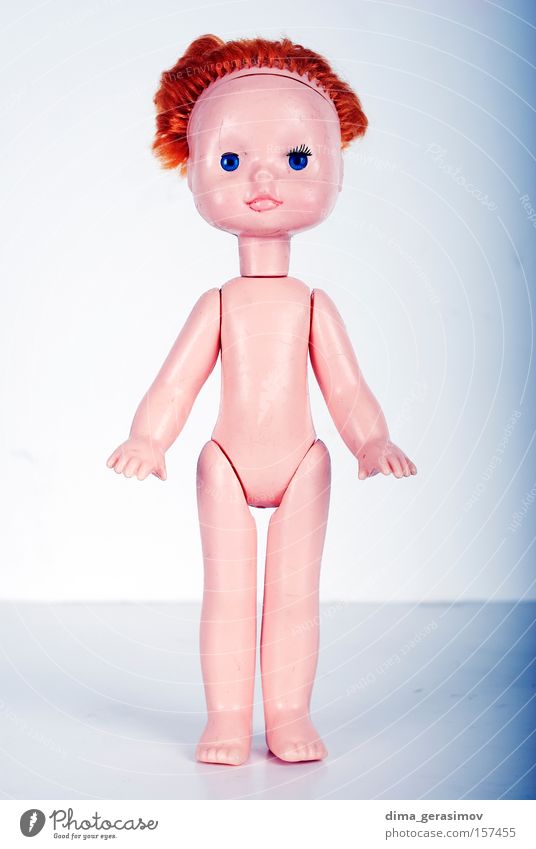 Doll 5 Move (board game) Fear Horror Night Nightmare Blue Eyes Hair Body Panic Colour plaything Legs arms Lips Interior shot