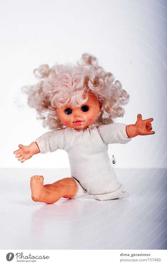 Doll 10 Move (board game) Fear Horror Night Nightmare Blue Legs Eyes Hair Panic Colour plaything arms Lips Interior shot