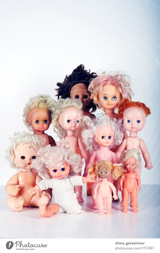 Dolls Move (board game) Fear Horror Night Nightmare Blue Legs Eyes Hair Panic Colour plaything arms Lips Interior shot