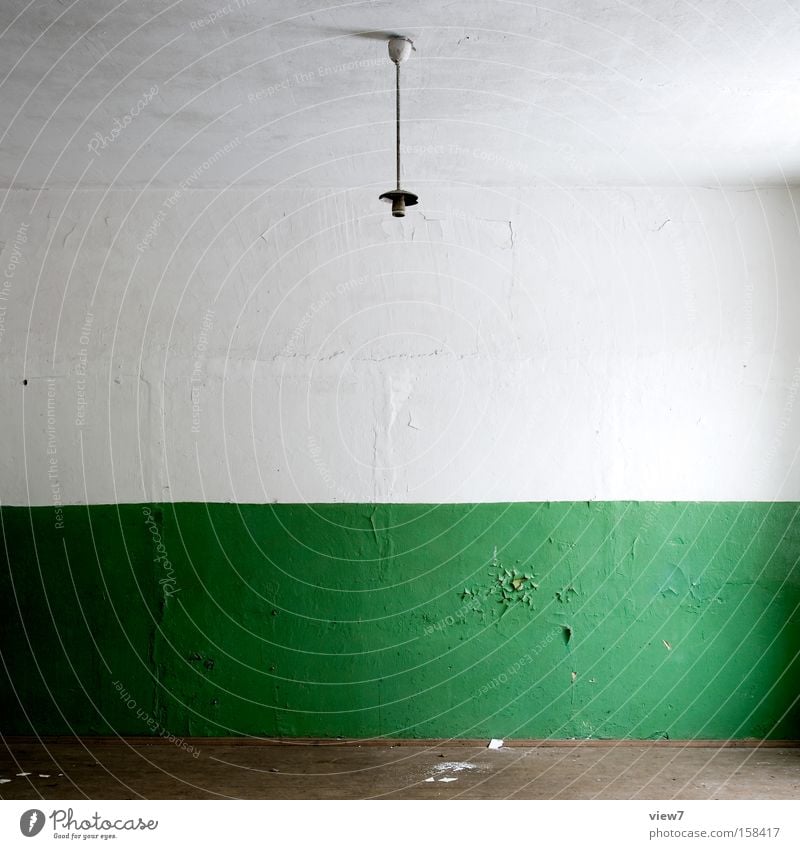 green Colour Paintwork Varnish Green Wall (building) Wallpaper Structures and shapes Arrangement Lamp Empty Moving (to change residence) Decline Floor covering