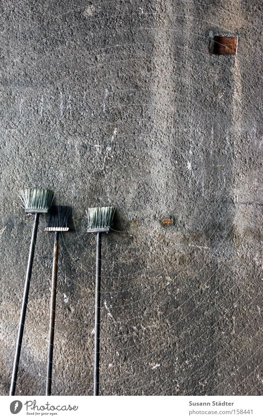 100!!!!!!!! Broom Jubilee Wall (building) Sweep Dirty Style Concrete Train station Old Image Bristles Brush Hairbrush Square Hollow