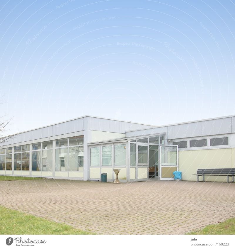 schoolyard Dining hall Cafeteria Mensa Break Smoking Lunch School Company Corporate building Academic studies Building Flat roof Bright Window Places Blue Sky