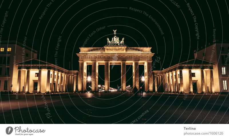 The gateway to the world Sculpture Spring Capital city Downtown Manmade structures Architecture Tourist Attraction Landmark Brandenburg Gate Stone Discover Old