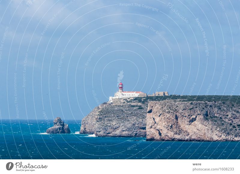 A lighthouse at the end of the world Vacation & Travel Tourism Ocean Waves Mountain Water Coast Pond Lake Lighthouse Glittering Illuminate Throw Algarve