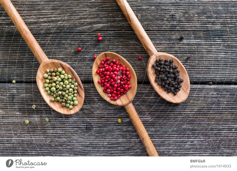 pepper trio Food Herbs and spices Pepper Peppercorn Nutrition Green Red Black To enjoy Sphere olive wood Spoon Wood Wooden board Rustic Aromatic 3 Sequence
