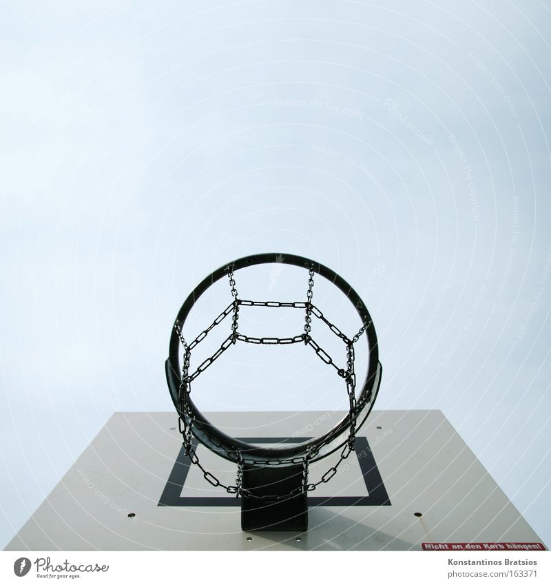 Don't hang on the basket! Basketball Sports Chain Sky USA Leisure and hobbies School sport Wooden board Throw-in Sporting event Adversary Success Joy Playing