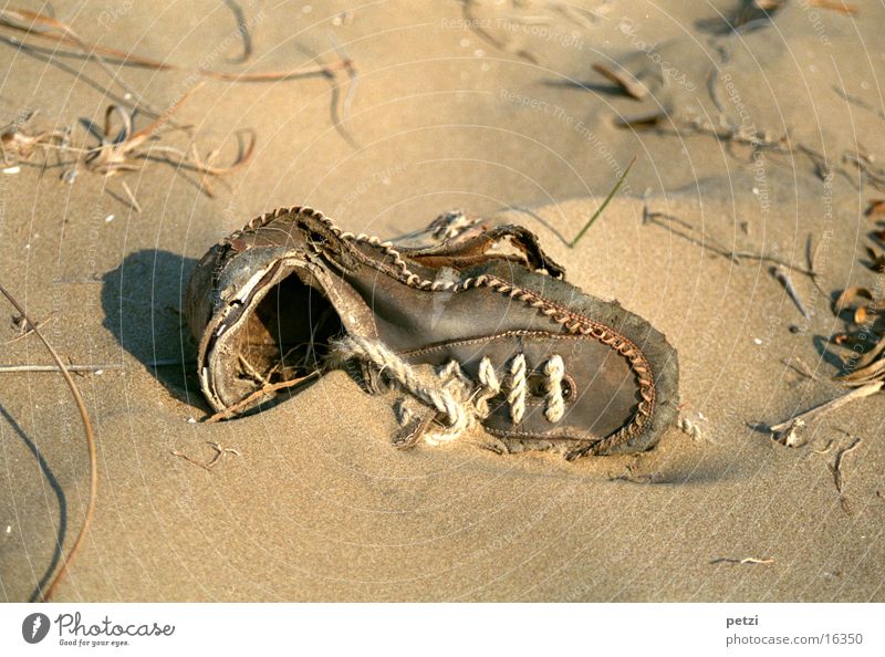 Old shoe Beach Footwear Sand strand break up jettisoned