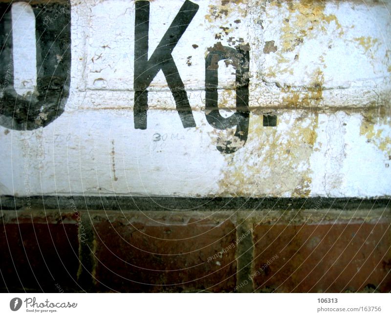 Photo number 118118 0 Kilogram kg Digits and numbers Sign Clue Wall (barrier) Old rocked used Point