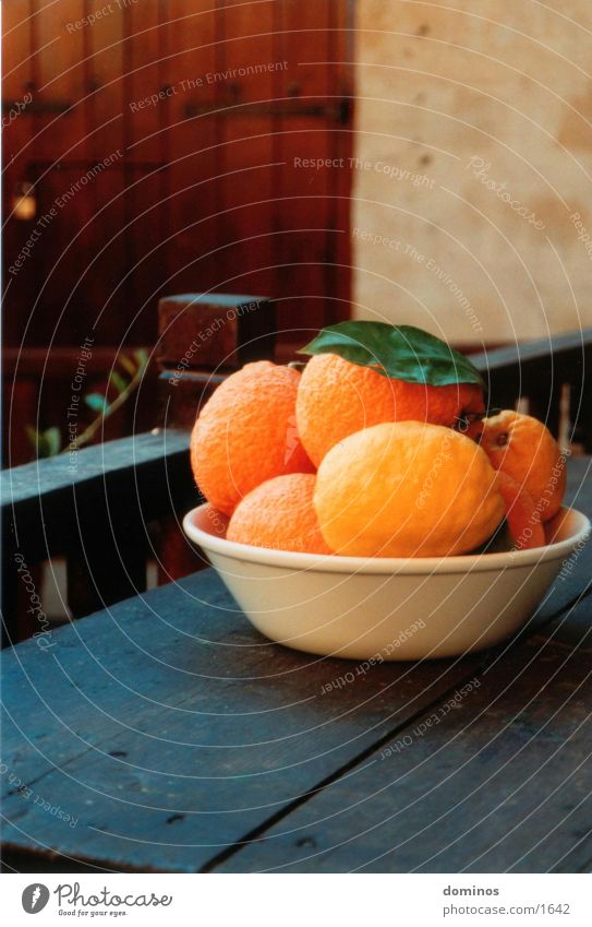 Zirangen & Otrons Orange Nutrition old wooden table Bowl