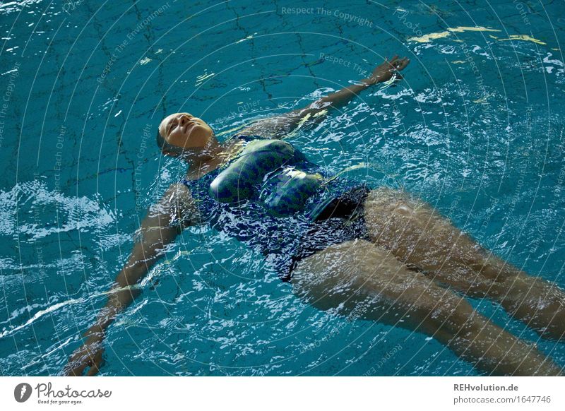 aquafitness break Sports Aquatics Swimming & Bathing Swimming pool Human being Feminine Woman Adults Body 1 30 - 45 years Bald or shaved head Movement Free