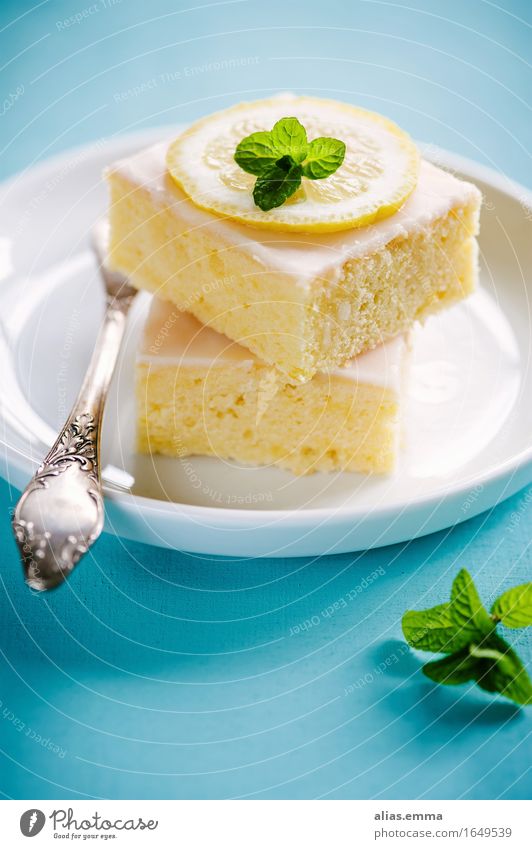 lemon cake Cake sheet cake Dessert Baked goods Lemon Sense of taste Aromatic Dish Eating Food photograph Healthy Eating Delicious Blue Turquoise Plate served