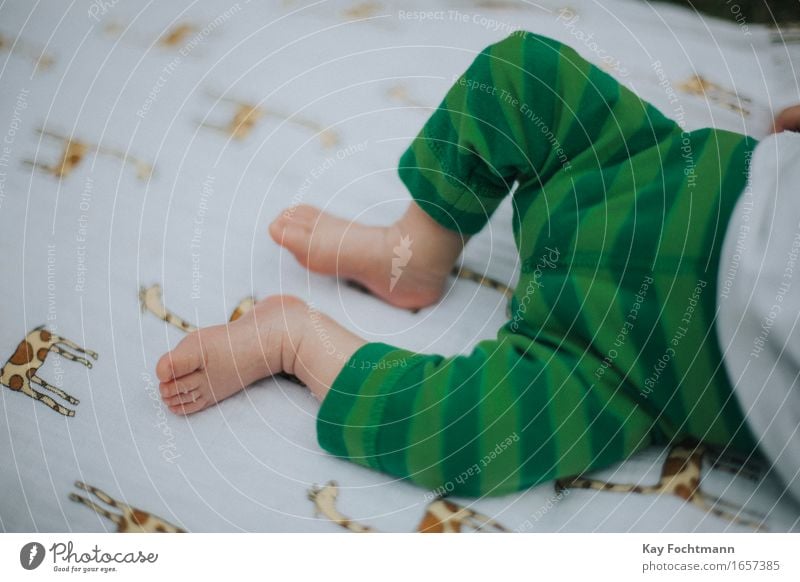 ° Human being Masculine Baby Legs Feet 1 0 - 12 months Pants Relaxation Lie Sleep Dream Cuddly Small Cute Soft Green Happy Contentment Safety Protection