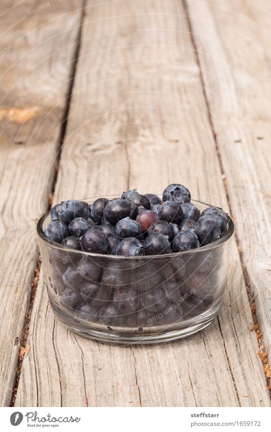 Clear glass bowl of ripe blueberries Food Fruit Nutrition Eating Breakfast Picnic Organic produce Vegetarian diet Diet Bowl Beautiful Healthy Health care