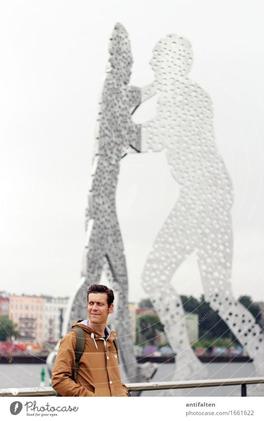 Molecule Man Lifestyle Vacation & Travel Tourism Sightseeing City trip Human being Masculine Adults Couple Face 1 30 - 45 years Art Work of art Sculpture Berlin