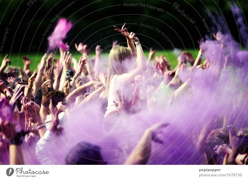 Holi Festival Lifestyle Leisure and hobbies Party Event Music Feasts & Celebrations Clubbing Dance Human being Youth (Young adults) Crowd of people