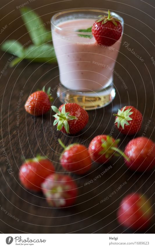 Extra portion for melrose... Food Dairy Products Fruit Milkshake Strawberry Mint Beverage Glass Decoration Wood Lie Stand Esthetic Fresh Healthy Beautiful