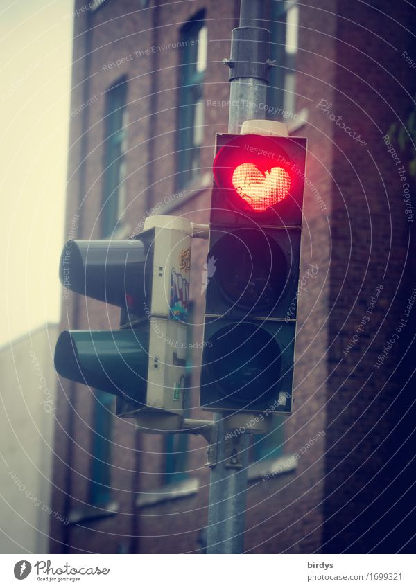 Traffic light heart - positive vibrations Valentine's Day Mother's Day Town House (Residential Structure) Facade Sign Heart Illuminate Exceptional Friendliness