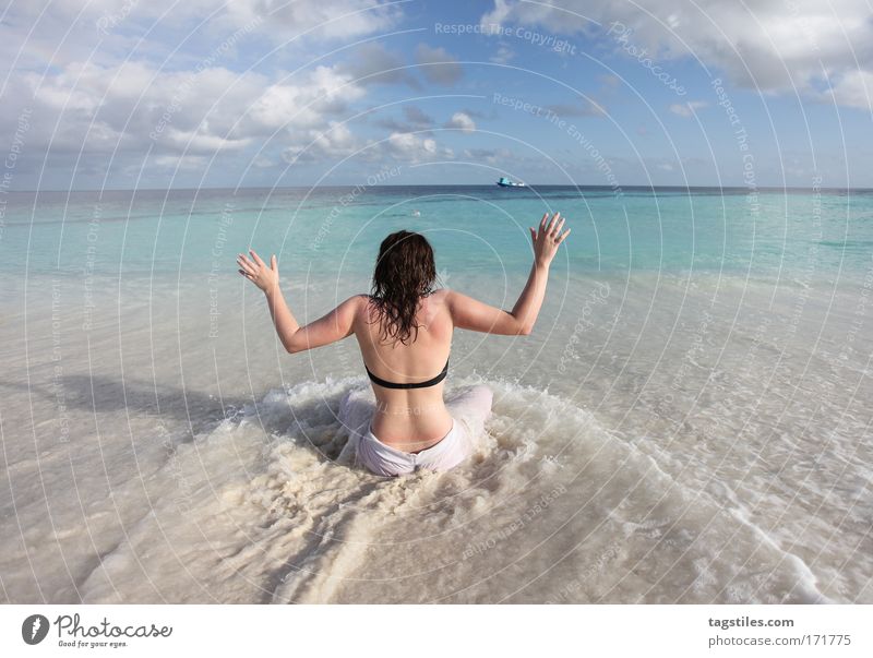 UAAAAAAAAARRRGH !!! Woman Beach Paradise Maldives Idyll Shock Scare Frightening Nerviness Abrupt Hand Tall Angaga Vacation & Travel Tourism Summer Relaxation
