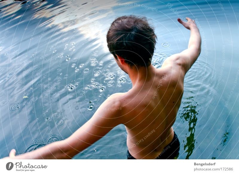 try to Aquatics Human being Masculine Youth (Young adults) 1 18 - 30 years Adults Nature Water Drops of water Waves Lake Sports Wait Colour photo Exterior shot