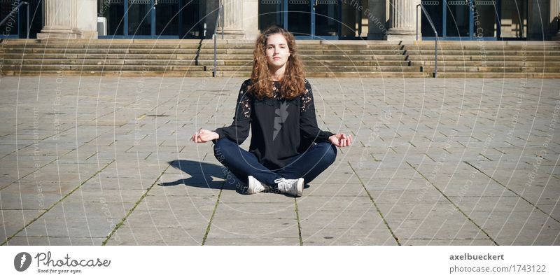 Yoga Lotus pose in the city center Lifestyle Leisure and hobbies Human being Feminine Young woman Youth (Young adults) Woman Adults 1 18 - 30 years Downtown