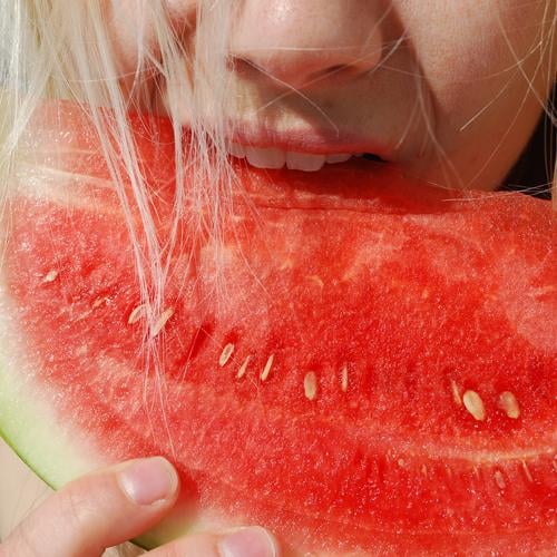 summer resort Food Fruit Nutrition Eating Picnic Diet Vacation & Travel Young woman Youth (Young adults) Woman Adults Face 1 Human being 18 - 30 years Summer