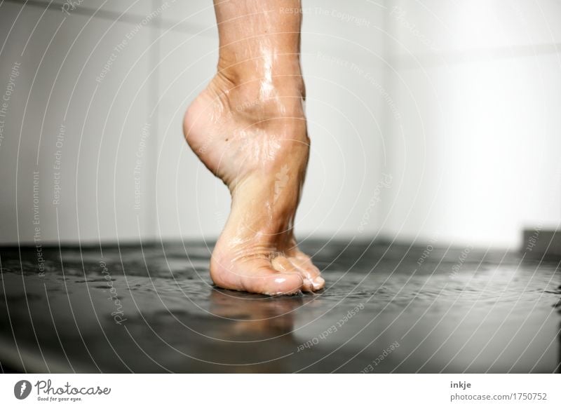 on one leg you can stand III Beautiful Personal hygiene Pedicure Take a shower Woman Adults Life Feet Barefoot Women`s feet 1 Human being Stand Esthetic Wet