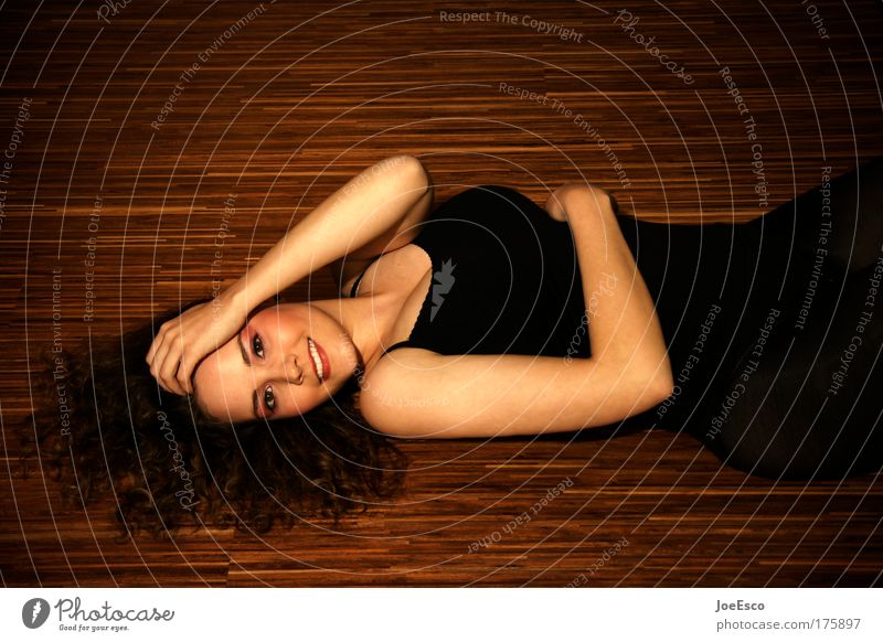 lying around like this 2.0 Portrait photograph Looking into the camera Style Happy Beautiful Healthy Feminine 1 Human being 18 - 30 years Youth (Young adults)