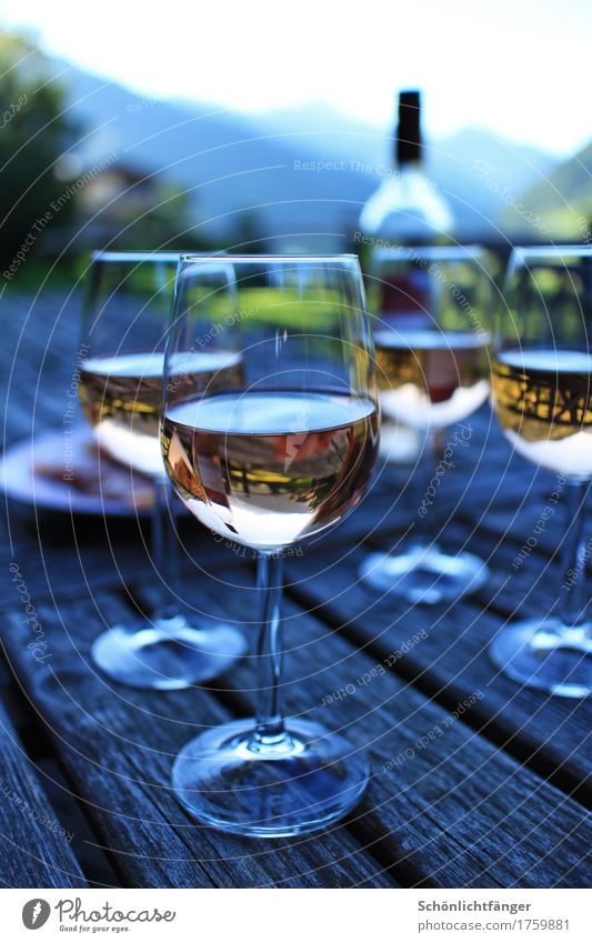 Wine round at the mountain hut Beverage Alcoholic drinks Rose Bottle Glass Bottle of wine Wine glass Well-being Relaxation Leisure and hobbies Summer