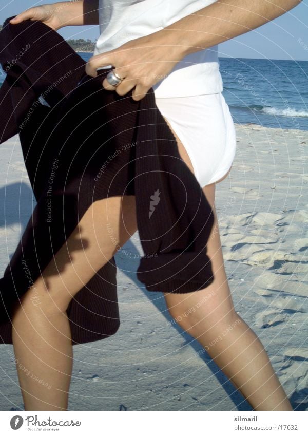 Fit for Fun Beach Ocean Woman Leisure and hobbies Vacation & Travel Jogging Going Sweater Water Sand Relaxation Fitness Walking To go for a walk Legs