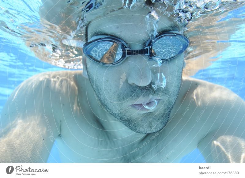 uSmoke Colour photo Underwater photo Deep depth of field Long shot Looking into the camera Tourism Aquatics Dive Masculine 1 Human being 30 - 45 years Adults