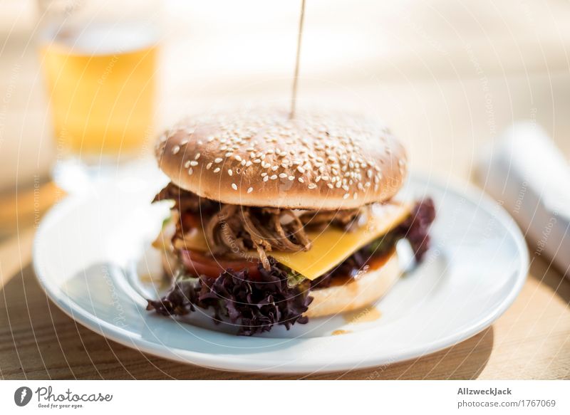 Burger & Beer 2 Food Nutrition Lunch Slow food Hamburger Cheeseburger Alcoholic drinks Plate Esthetic Simple Hip & trendy Delicious To enjoy pulled pork