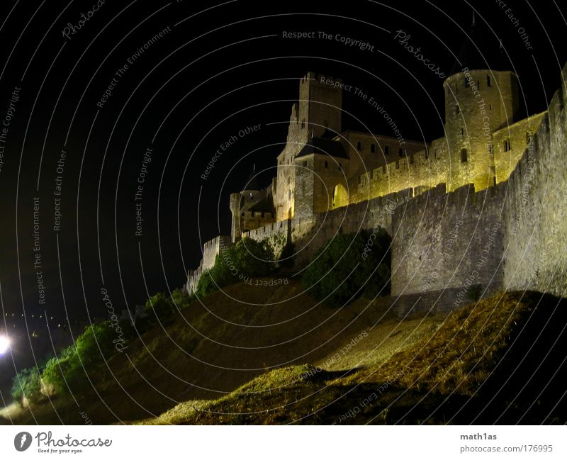 Carcassonne Night Colour photo Exterior shot Deserted Copy Space left Copy Space top Light Shadow Contrast Silhouette Long shot Wide angle Old town Castle Ruin