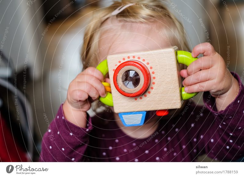 Girl with toy camera Camera Feminine Child 1 Human being 1 - 3 years Toddler Observe Wait Blonde Cool (slang) Simple Fresh Funny Brown Anticipation Enthusiasm