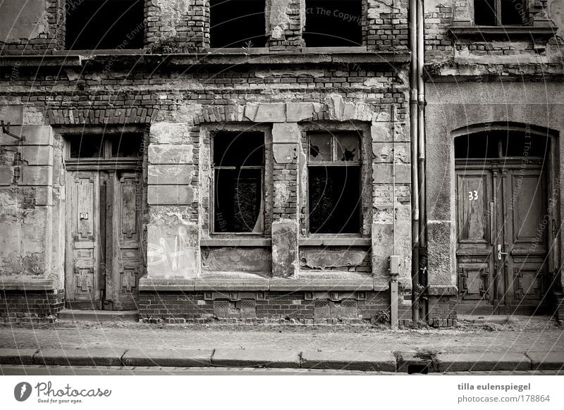 inanimate Black & white photo Exterior shot Deserted Copy Space bottom Day Contrast Long shot Redecorate Leipzig Town House (Residential Structure) Building