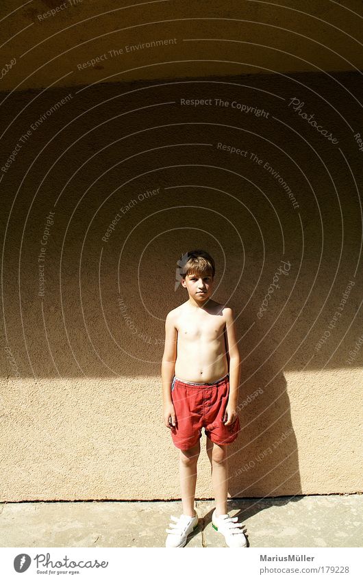 eric Contentment Masculine Boy (child) Infancy Body 1 Human being 8 - 13 years Child Swimming trunks Sneakers Brunette Wait Exceptional Simple Brash