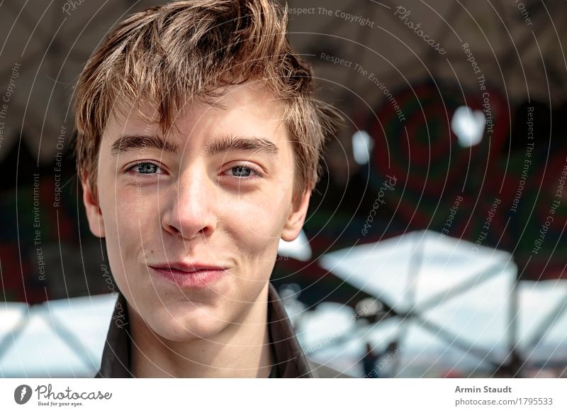 Portrait of a smiling teenager Lifestyle Style already Face Contentment Human being Masculine Young man Youth (Young adults) Head 1 13 - 18 years Cool (slang)