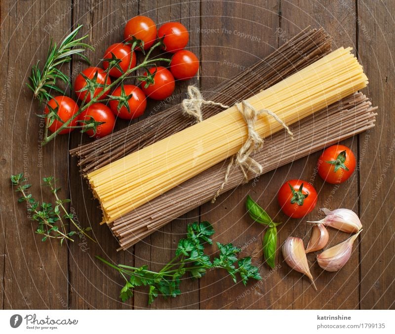 Three types of spaghetti, tomatoes and herbs Vegetable Dough Baked goods Herbs and spices Nutrition Table Old Brown Green Red country Cooking Culinary food