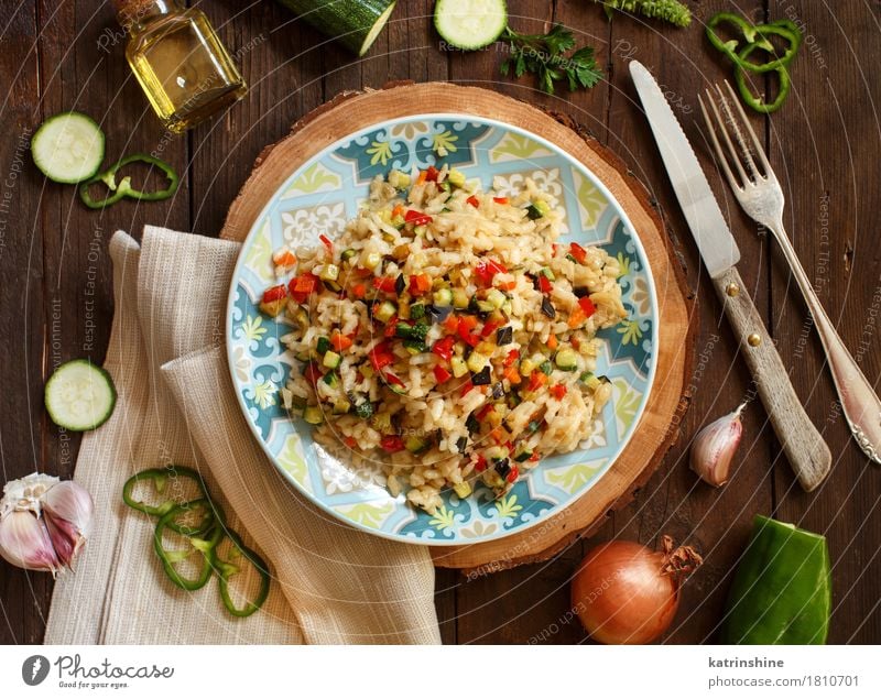 Risotto with vegetables Vegetable Grain Cooking oil Nutrition Lunch Dinner Vegetarian diet Diet Italian Food Plate Bottle Fork Wood Delicious cook Culinary
