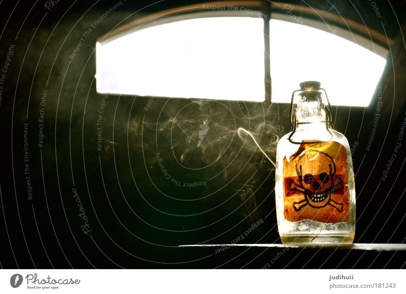 Poison or poison? SECOND Food Beverage Glass Bottle Health care Illness Smoking Intoxicant Alcoholic drinks Attic Sign Death's head Dark Astute Yellow Black
