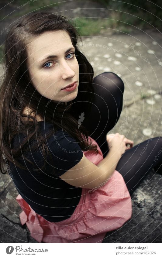 reminds me of alanis. Colour photo Exterior shot Day Portrait photograph Looking into the camera Freedom Feminine Young woman Youth (Young adults) Woman Adults