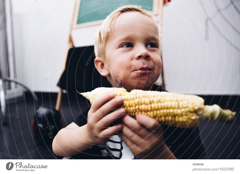 Caucasian Toddler eating Corn Cob Food Vegetable Eating Lifestyle Joy Thanksgiving Hallowe'en Kindergarten Child Human being Boy (child) Infancy Mouth 1 Autumn