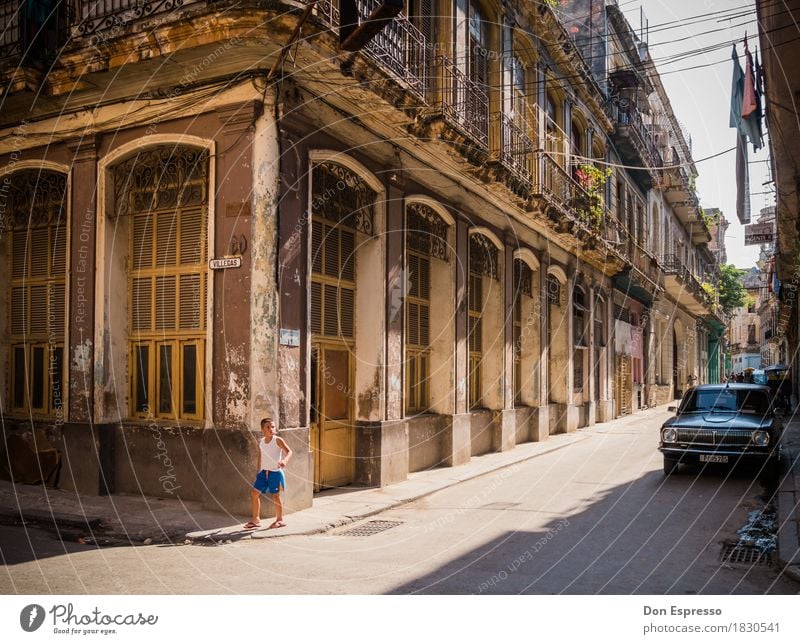 Centro Habana II Vacation & Travel Tourism Far-off places City trip Summer Boy (child) 1 Human being Cuba Havana Town Capital city Old town