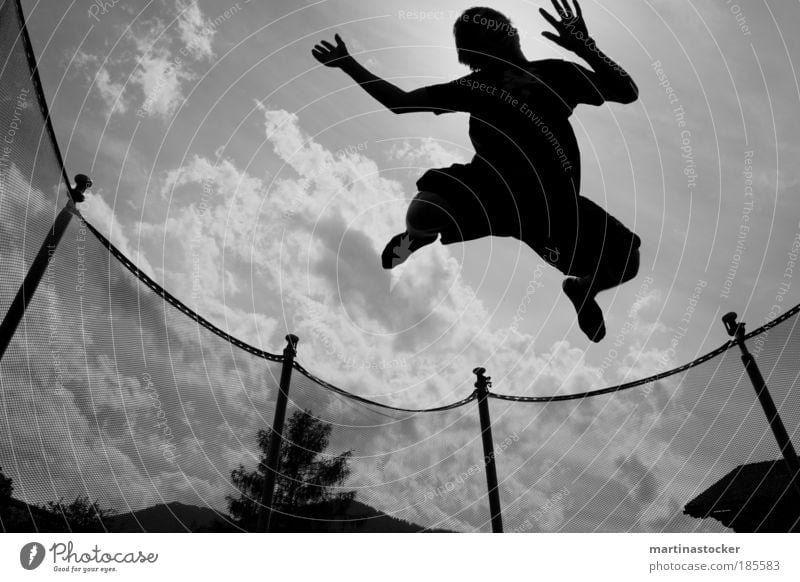 Trampoline jump2 Joy Leisure and hobbies Hitchhike Summer Sports Fitness Sports Training Sportsperson Young man Youth (Young adults) 1 Human being Air Sky