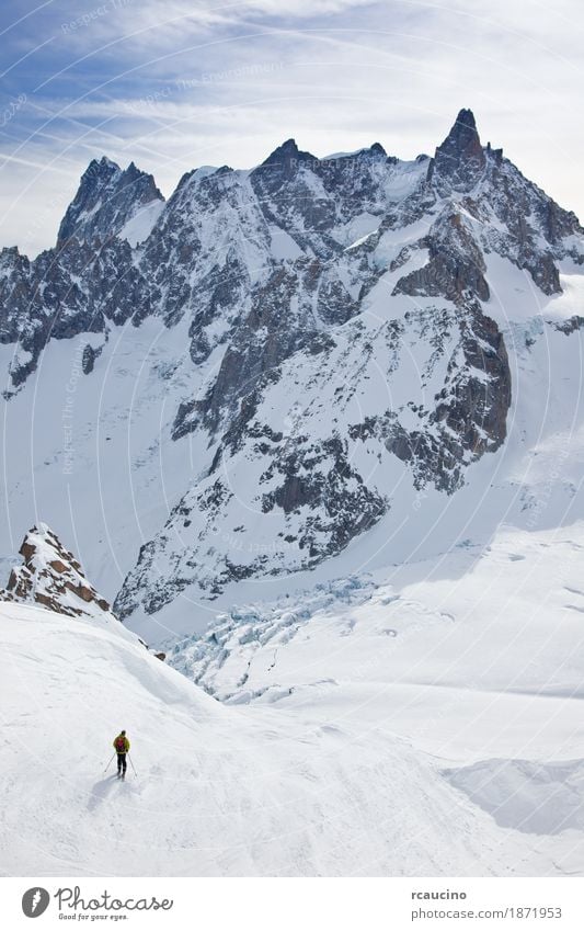 Grandes Jourasses, Vallèe blanche, Chamonix, Mont Blanc, France Joy Adventure Winter Snow Mountain Sports Skiing Man Adults Landscape Sky Glacier Green