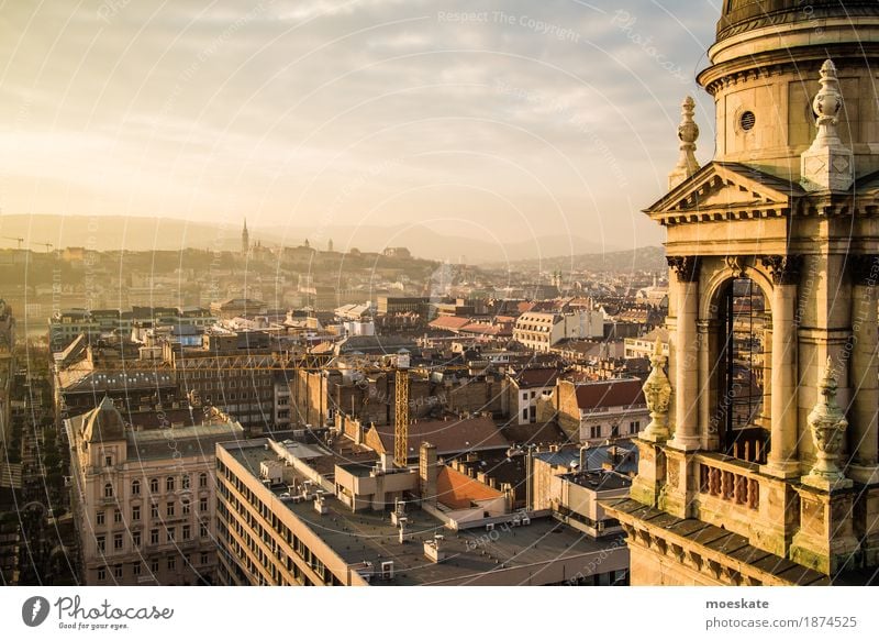 St Stephen's Basilica Budapest Town Capital city Downtown Old town Pedestrian precinct Skyline Populated House (Residential Structure) Church Dome Palace Castle