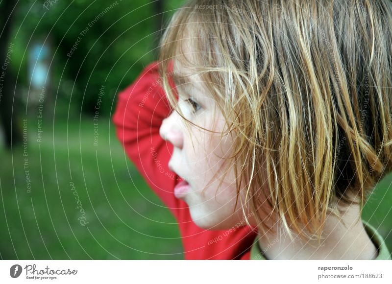 a blink of an eye thoughtfulness Child Girl Infancy Head Hair and hairstyles Face Nose Mouth Arm 1 Human being 8 - 13 years Observe Authentic Green Red Longing