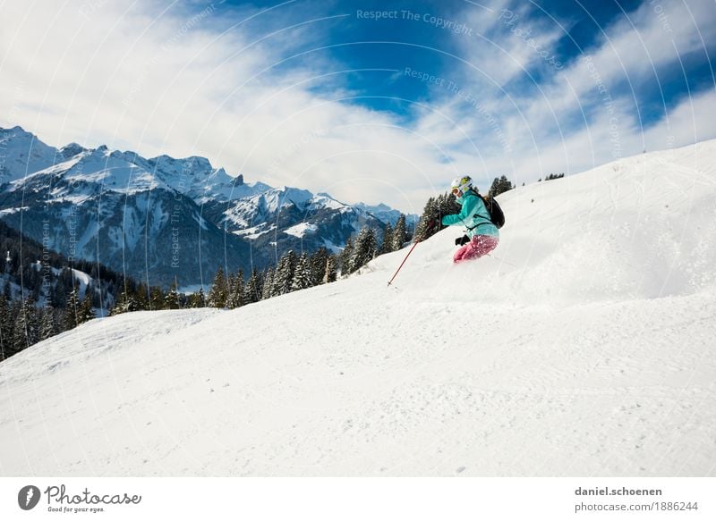 Anticipation 3 Leisure and hobbies Vacation & Travel Winter Snow Winter vacation Mountain Winter sports Skiing Human being Young woman Youth (Young adults) 1