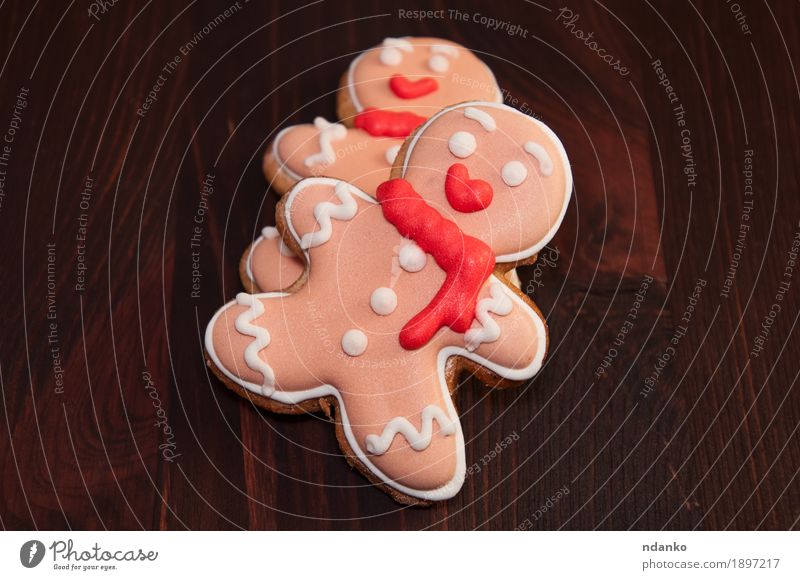 Two edible gingerbread man , top view Dessert Winter Decoration Table Feasts & Celebrations Christmas & Advent New Year's Eve Man Adults Couple Wood Small Brown