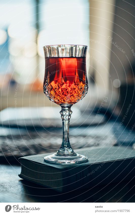 enjoy the evening Beverage Alcoholic drinks Sherry Glass Relaxation Old Esthetic Authentic Sharp-edged Happy Warmth Brown Red Closing time aperitif To enjoy