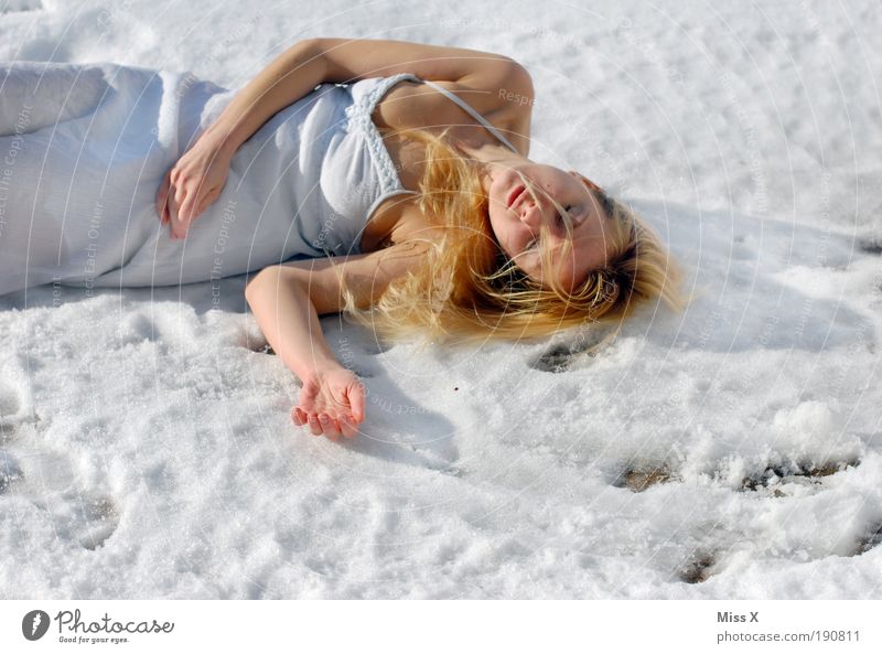 cold???? Human being Young woman Youth (Young adults) Skin Chest Arm 1 18 - 30 years Adults Winter Ice Frost Snow Cold Beautiful Crazy Sadness Grief Death
